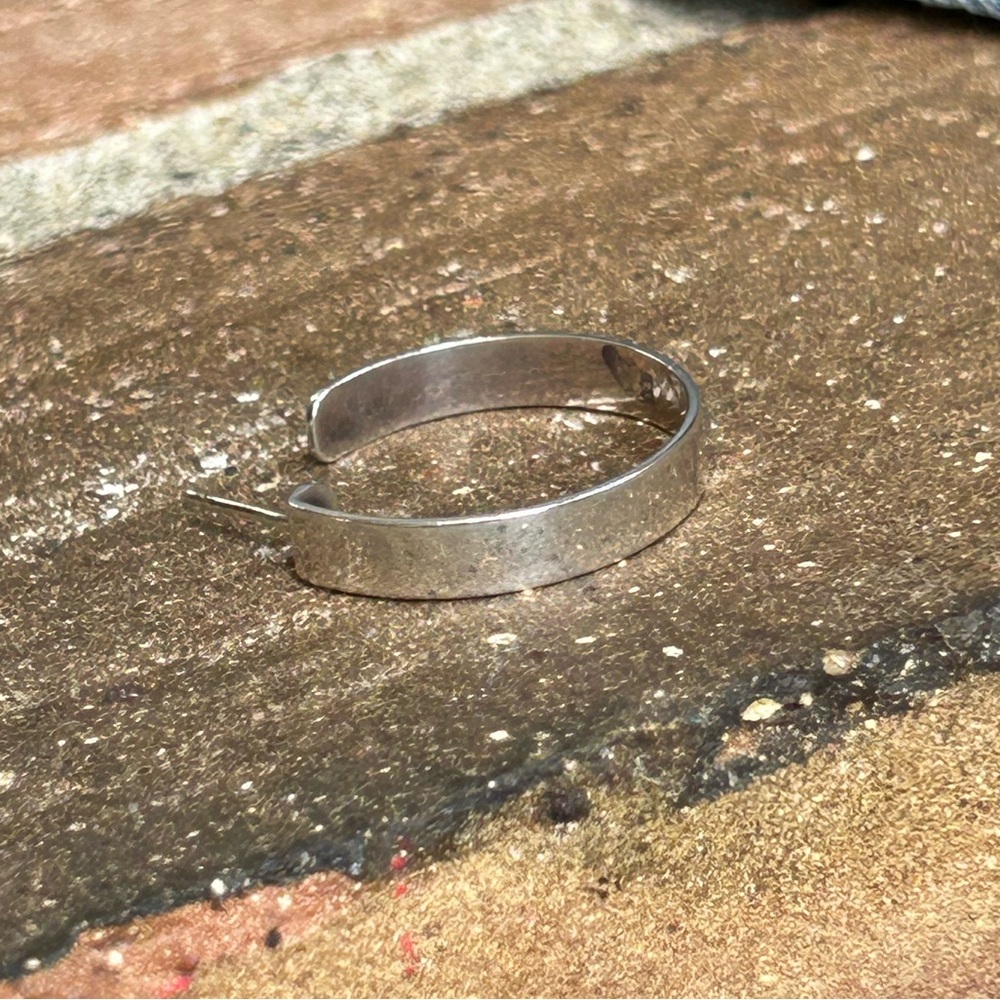 Retired James Avery Flat Hoop Earring (ONE EARRING)